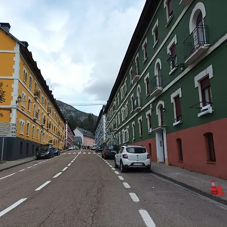 Lägenhet La Moleta Avairent Estacion *